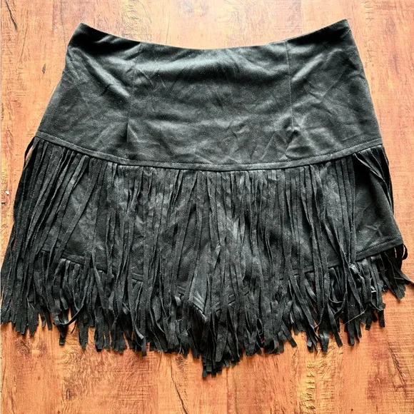 Black Fringe Boho mini Skirt - Picture 4 of 5